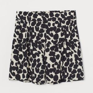 ⚡️BOGO free! ⚡️ NWOT - High waisted spotted shorts